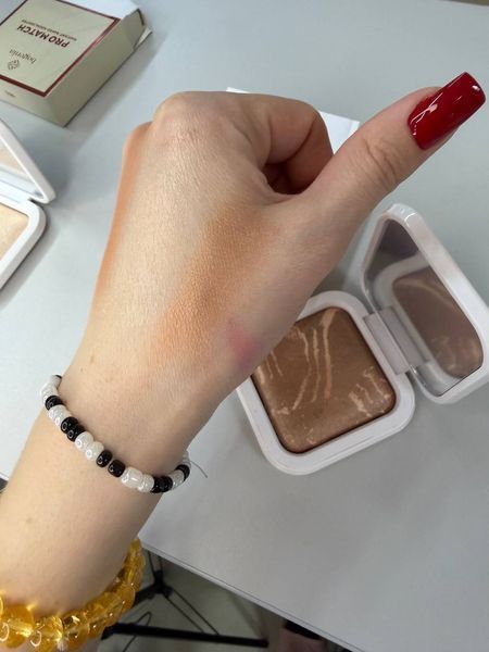 Запечений бронзер MATCH Radiant Baked Bronzer Bogenia 001016 фото